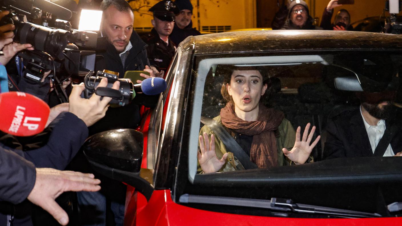 La giornalista ha raggiunto mercoledì sera la sua abitazione attesa da molti colleghi