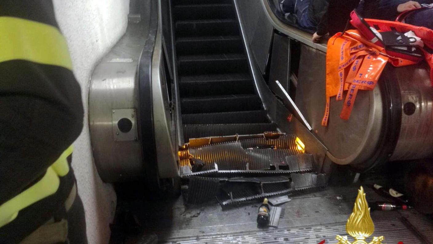 La gente stava scendendo verso i binari