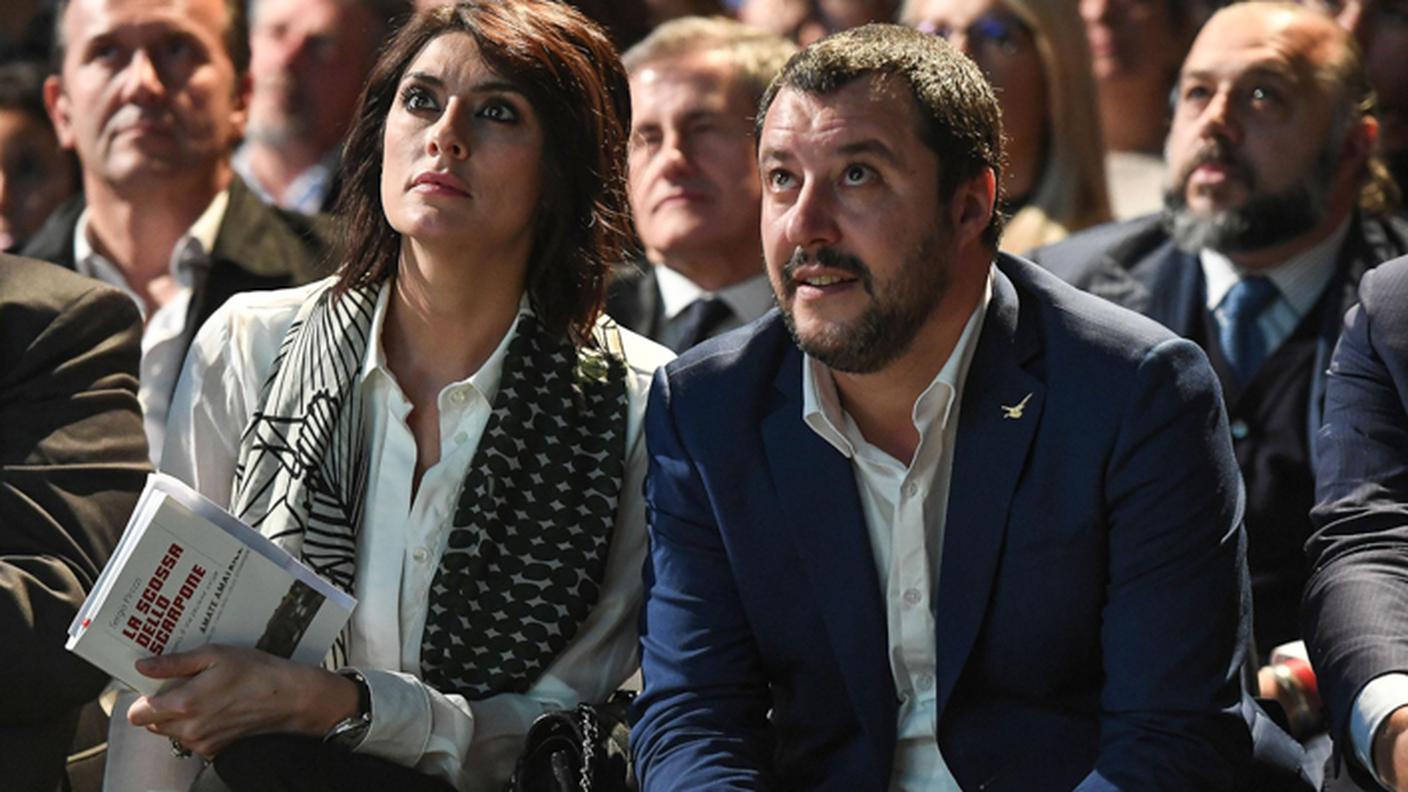 La conduttrice ha annunciato la rottura via social