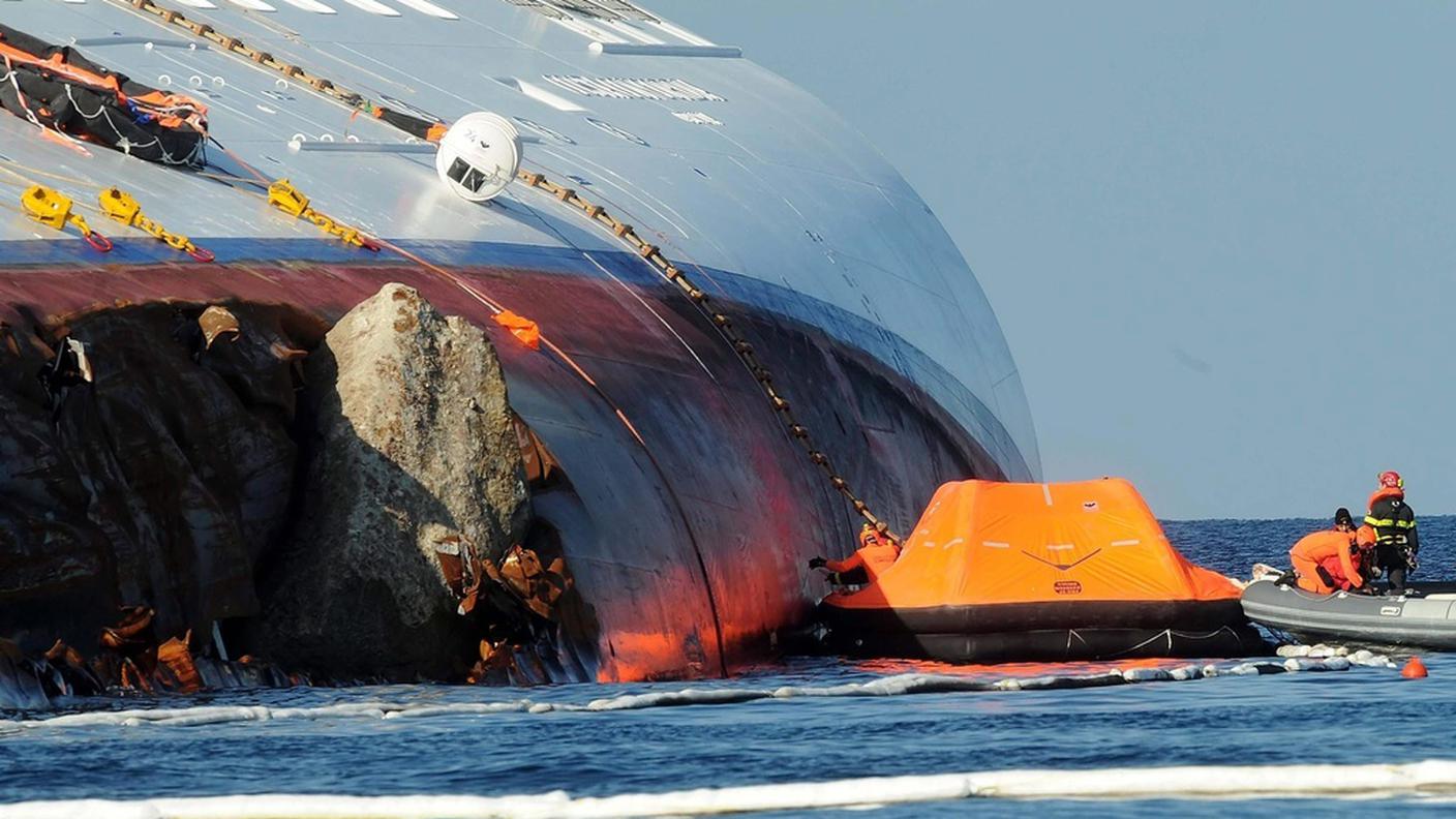 Costa Concordia, Giglio, 24.1.2012, Ky_.JPG