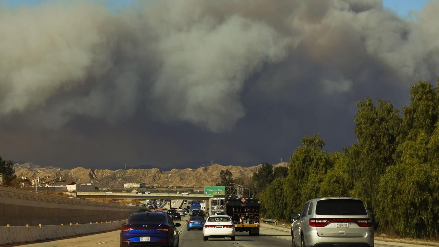 Nuovo vasto incendio in California