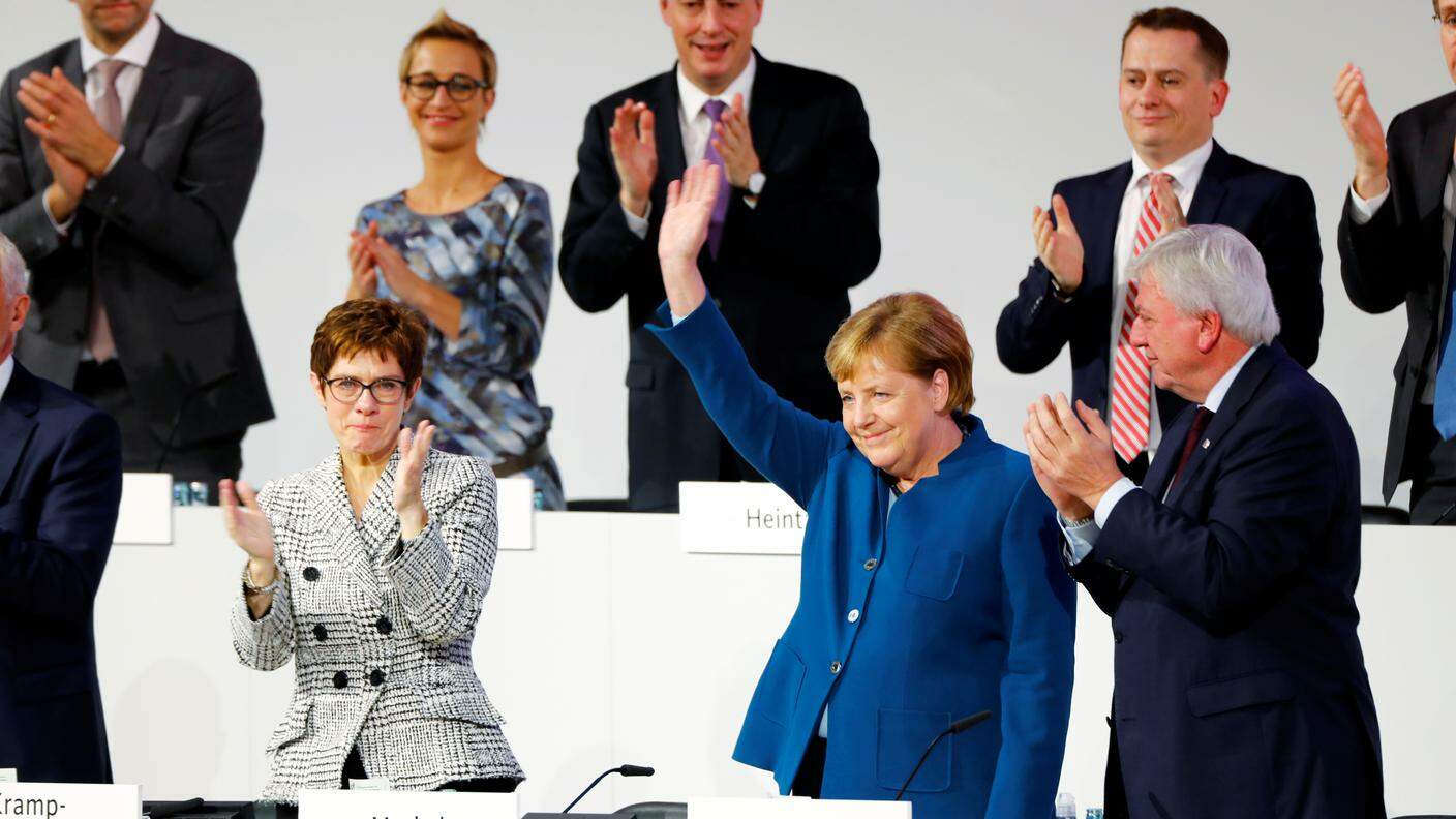 Merkel chiede al partito di guardare al futuro