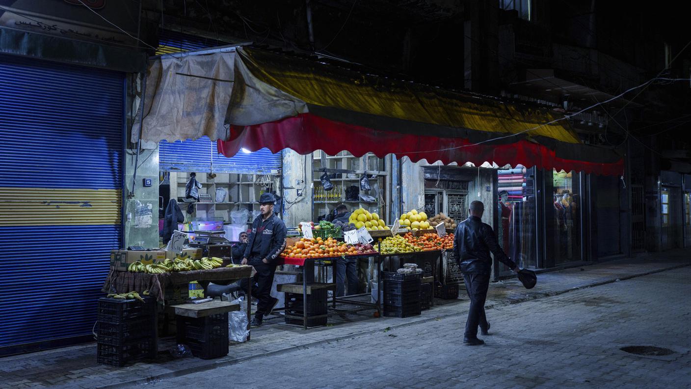 Scene di ordinaria quotidianità nella città di Qamishli, nel nord della Siria