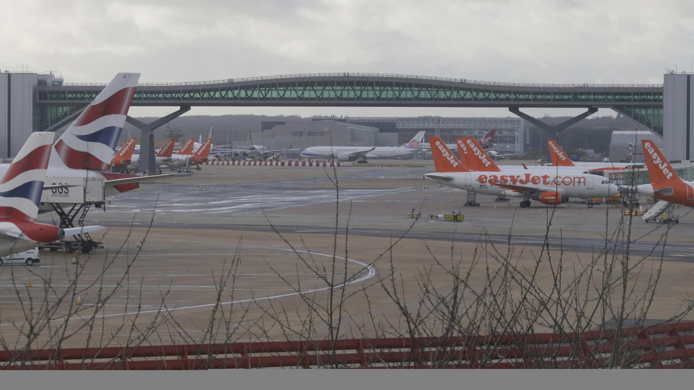 Velivoli fermi al suolo a Gatwick 
