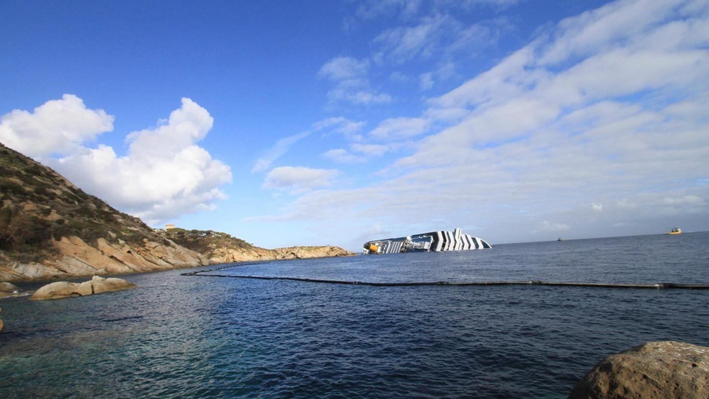 Costa Concordia, Giglio, Italia, 23.1.2012, Ky_.JPG