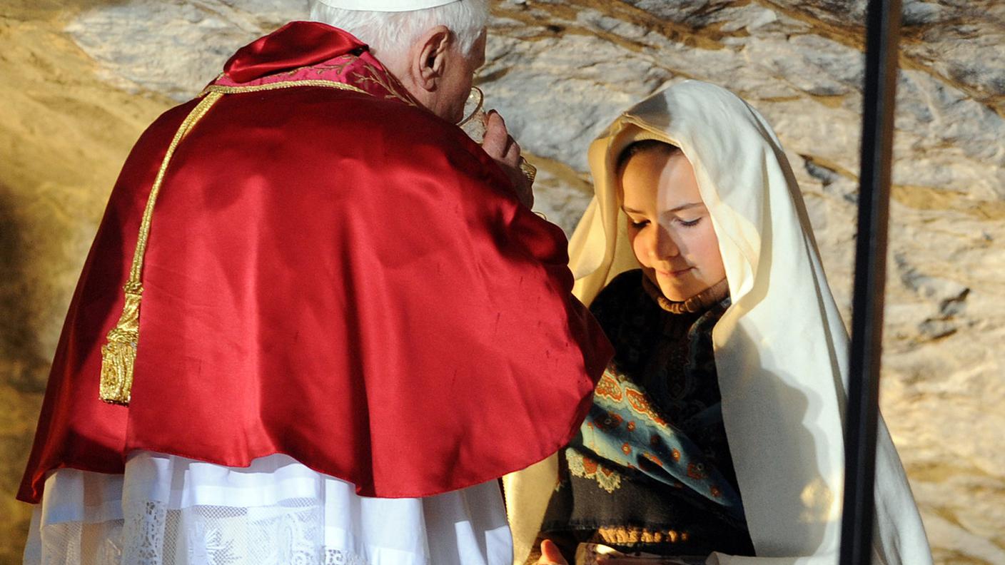 Con una finta Bernardetta, nel settembre 2008 a Lourdes