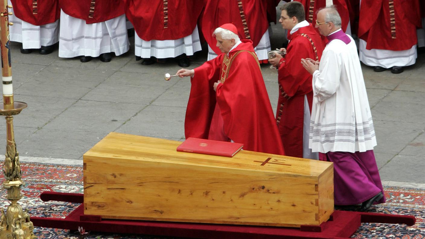 Al funerale di Papa Wojtyla, aprile 2005