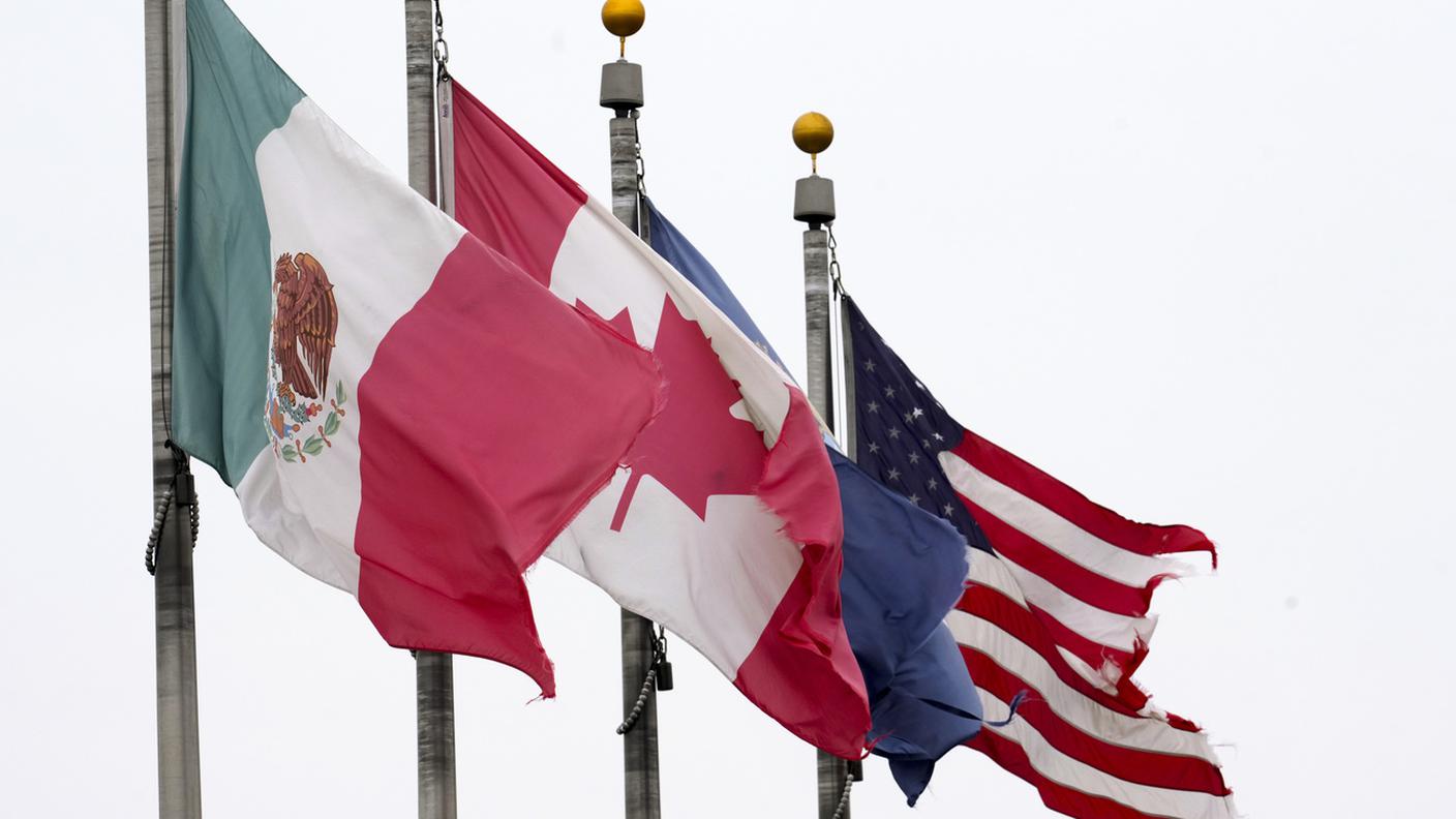 Bandiere di Messico, Canada e USA
