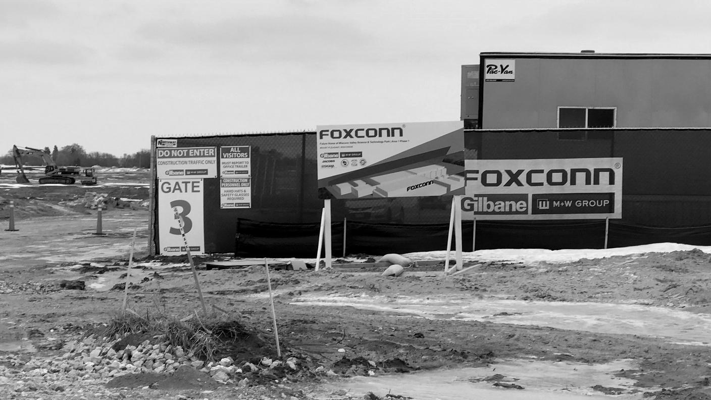 La Foxconn è una società di Taiwan che ha promesso di investire in Wisconsin creando 13mila posti di lavoro. Ma sta già cambiando i suoi piani