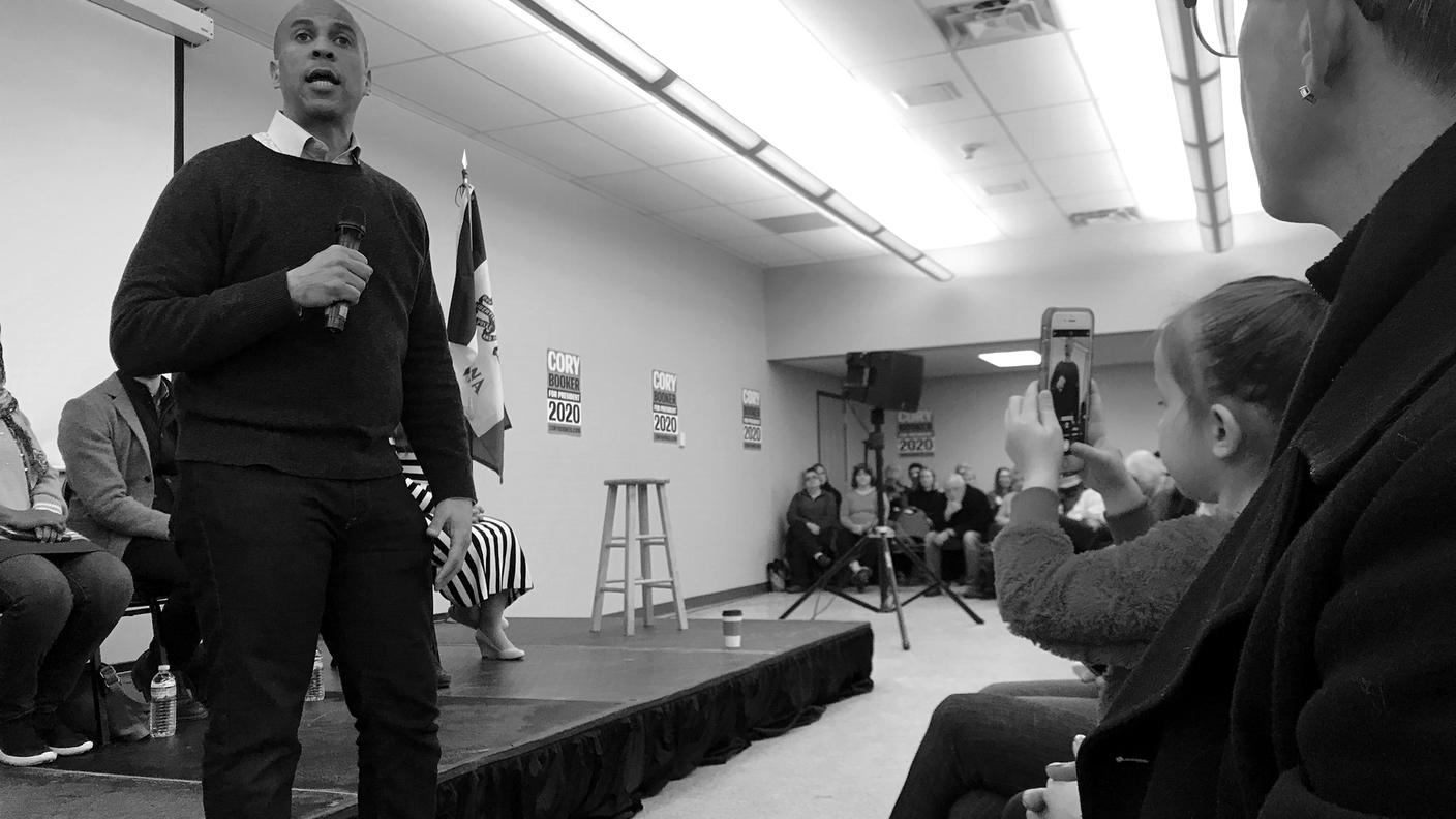 Il senatore Cory Booker è uno dei candidati democratici che vogliono diventare presidente degli Stati Uniti. La sua campagna elettorale è iniziata nel Midwest