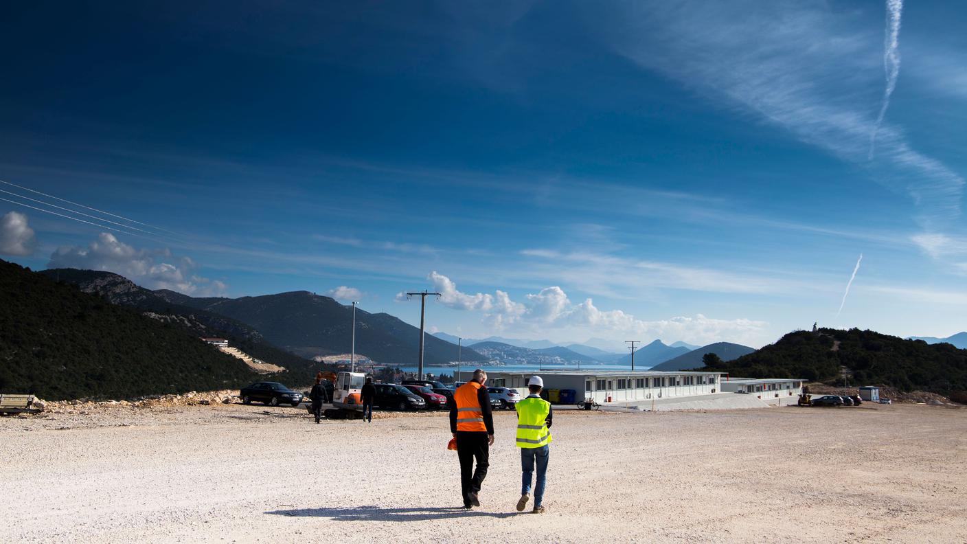 Il cantiere del ponte di Peljesac ospita oggi solo un centinaio di ingegneri che lavorano sulla gru galleggiante. In futuro, ci lavoreranno circa 400 altri lavoratori di cui la maggioranza provenienti dalla Cina.