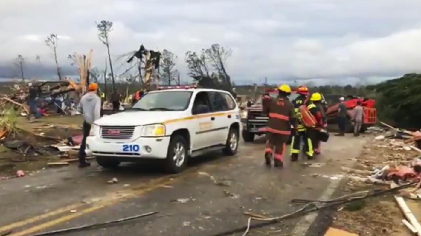 Il numero di morti rischia di aumentare mentre i soccorritori continuano le ricerche