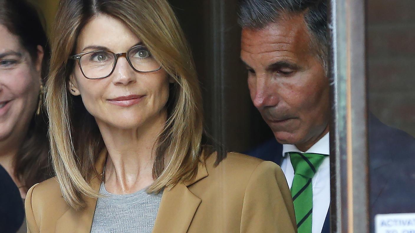 Per Lori Loughlin si profila un processo lungo e rischioso