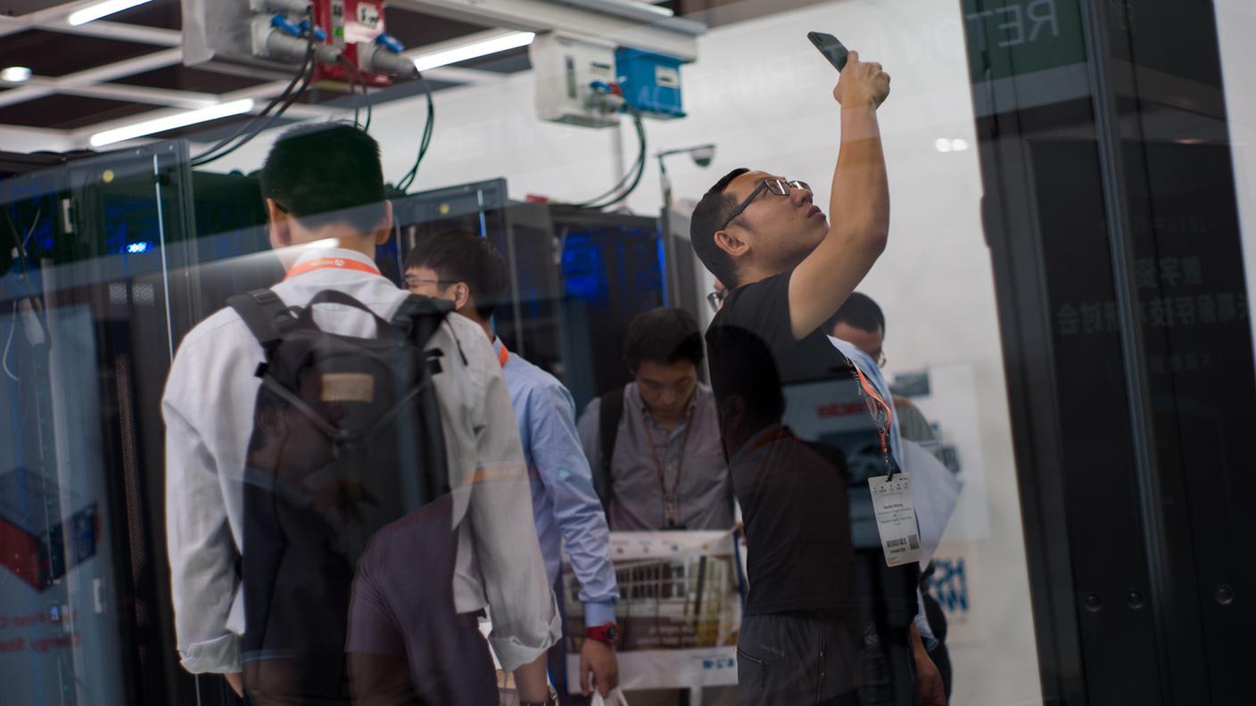La guerra commerciale tra Stati Uniti e Cina tocca di vicino i prodotti tecnologici 