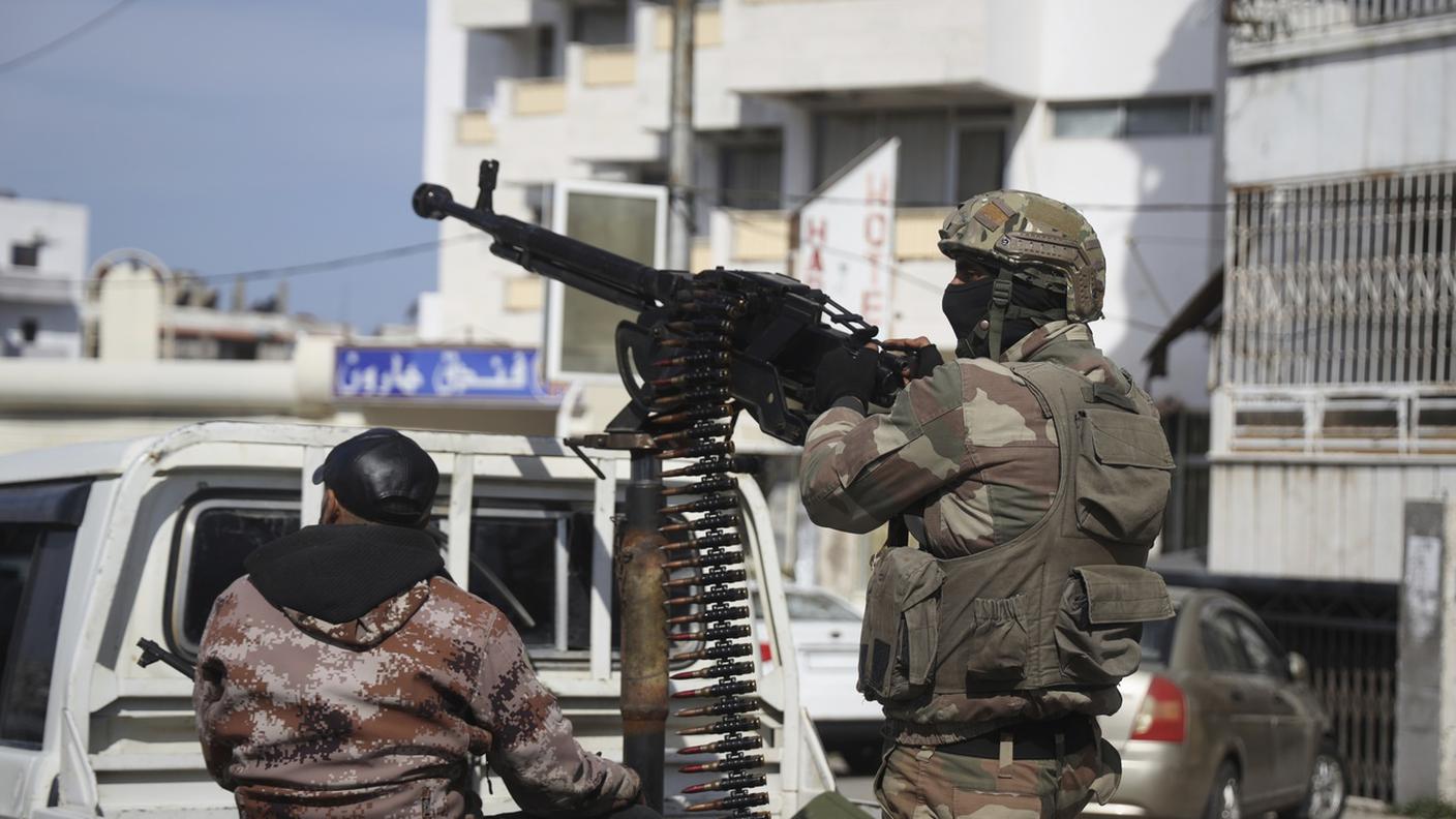 I rinforzi delle forze di sicurezza siriane si dispiegano a Latakia