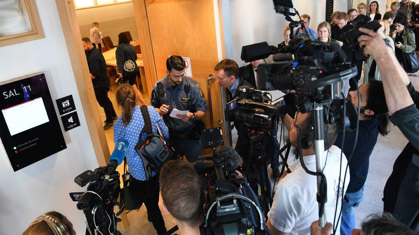 I giornalisti in attesa della sentenza della corte svedese