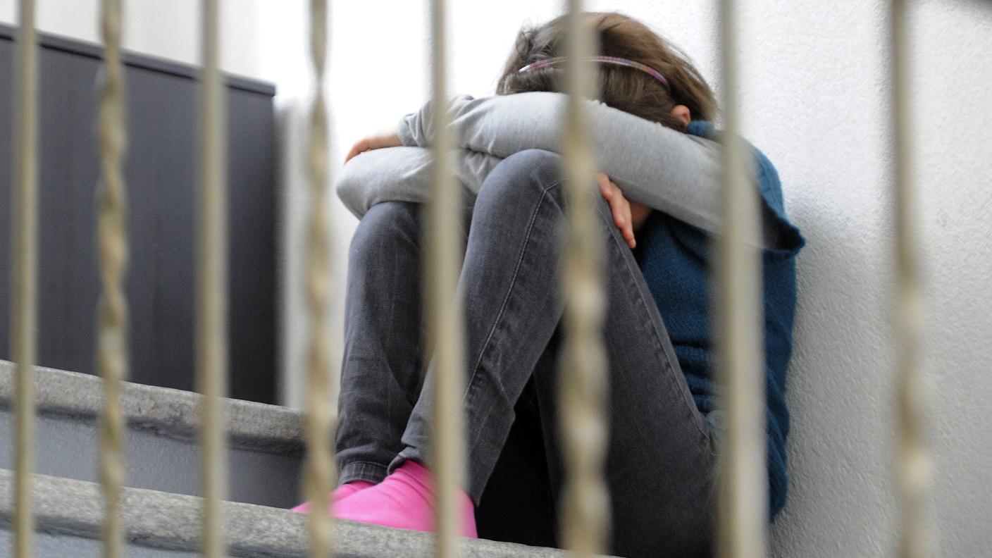 La madre ha offerto la figlia in cambio di un tetto e di altro