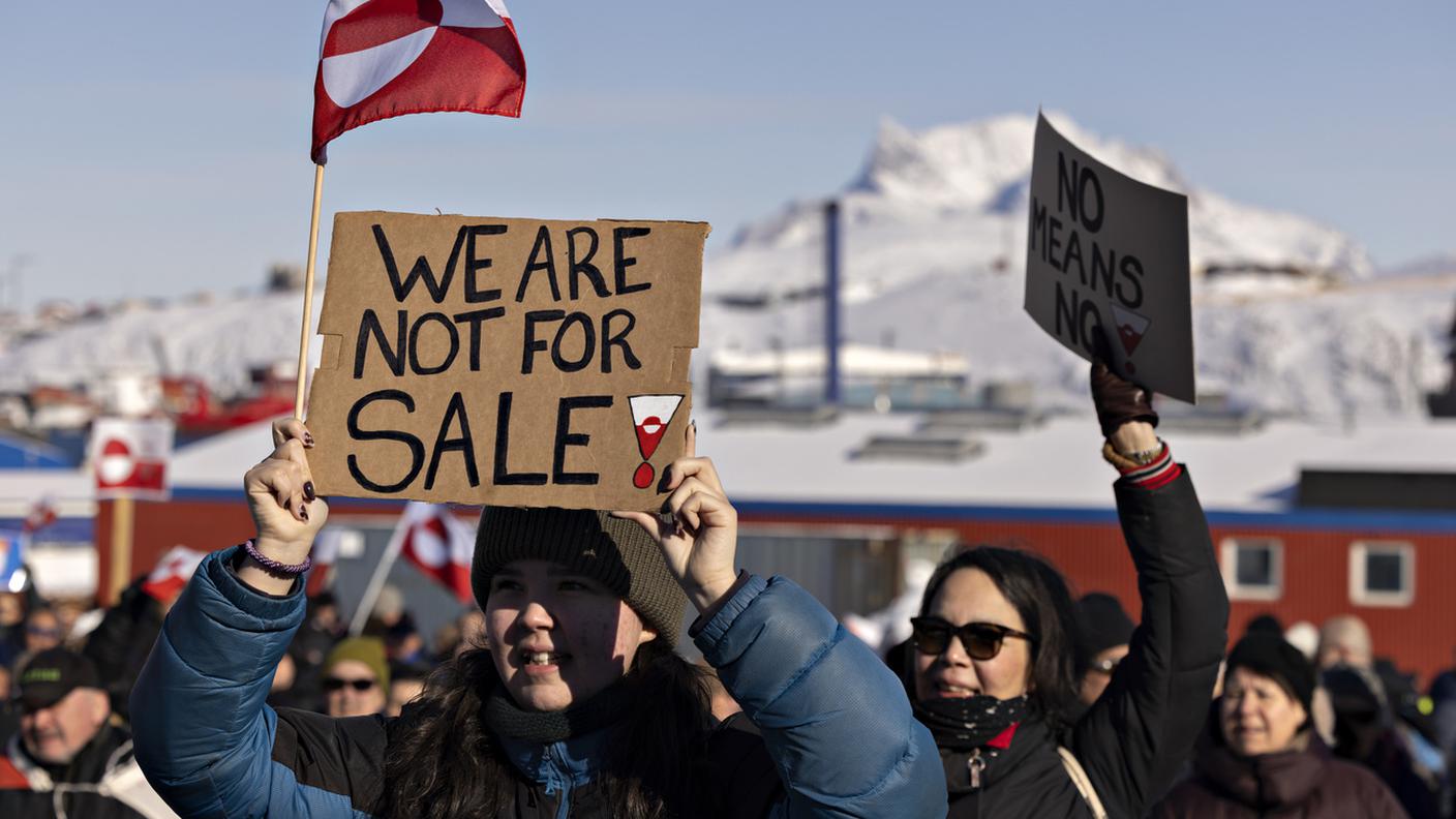 Un momento della manifestazione contro le mire statunitensi 