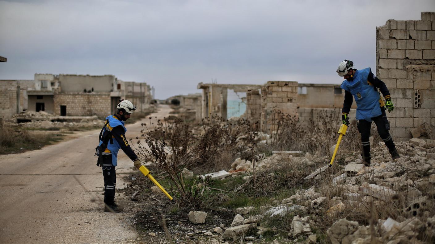 Bonificatori dalle mine in azione in Siria.jpg