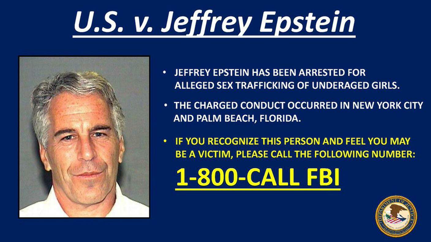 "Sapesse quanto materiale scottante ho su molti potenti..." disse Epstein a un reporter del New York Times