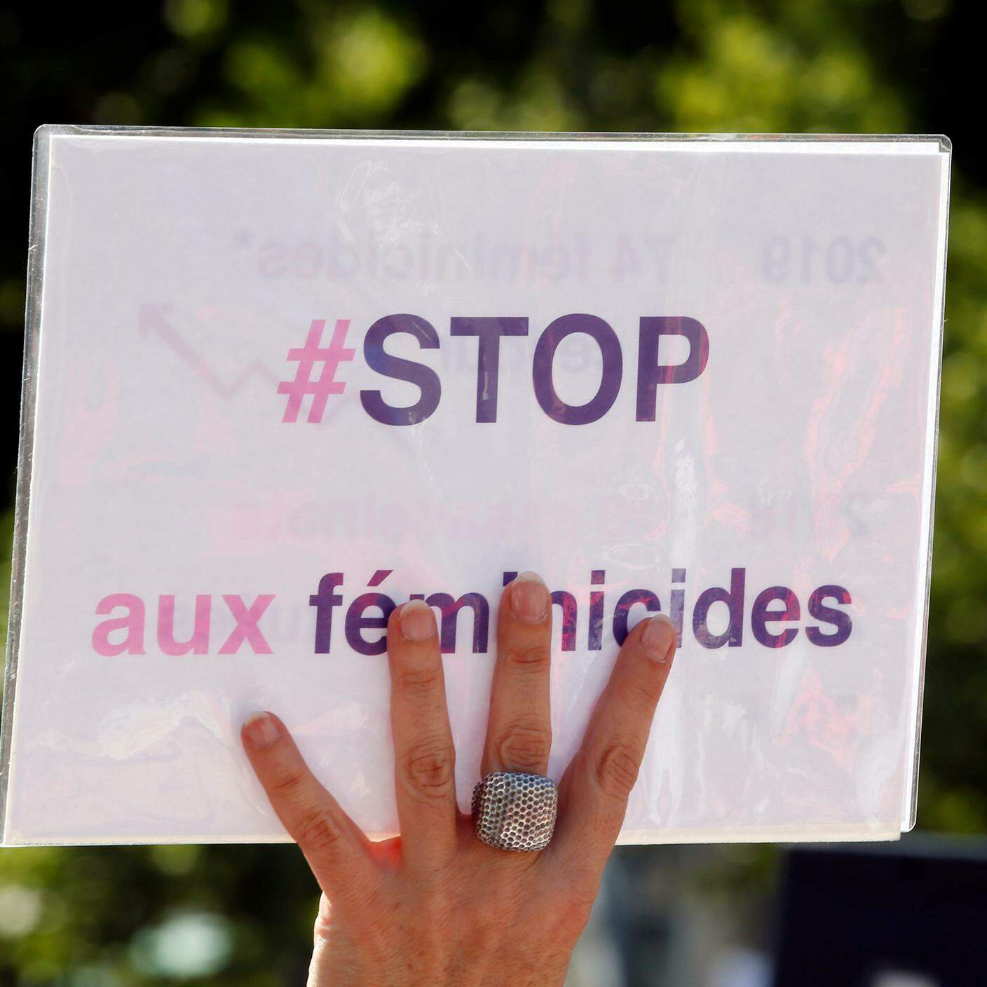 I femminicidi in Svizzera uccidono più donne di fumo e alcool