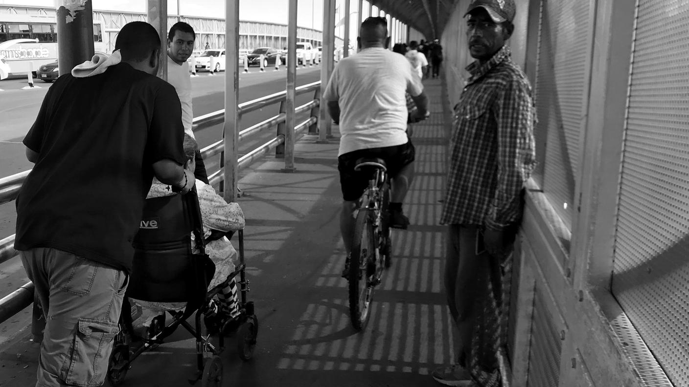 Il ponte che collega USA e Messico è attraversato quotidianamente da oltre 25mila persone, tra Ciudad Juarez ed El Paso