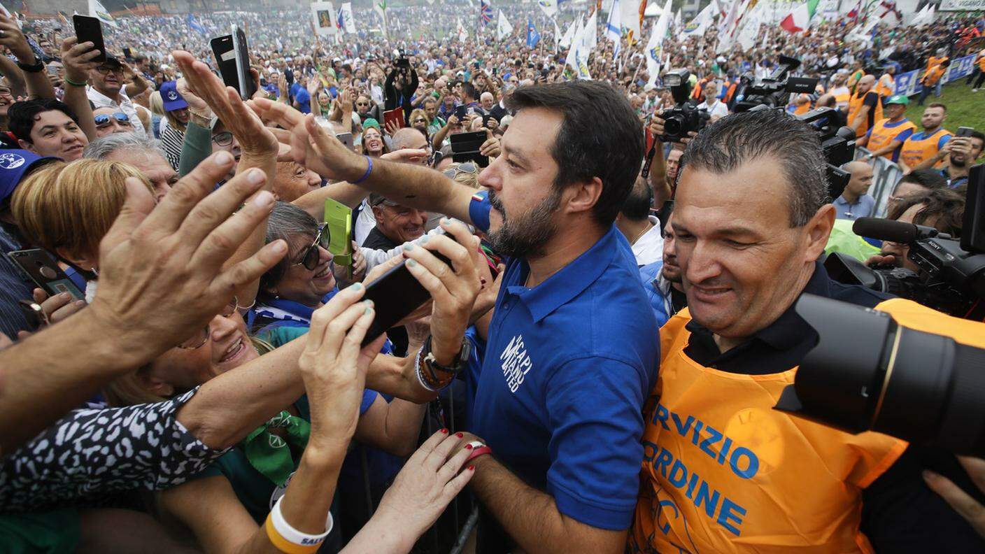 Matteo Salvini, accolto dai suoi sostenitori