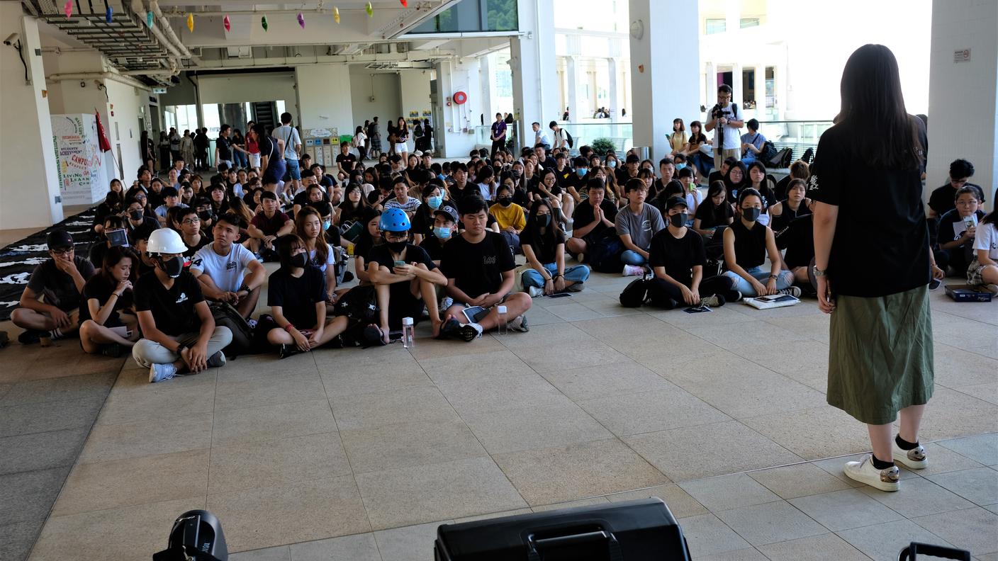 Il centro di Hong Kong, domenica, è stato nuovamente scenario di scontri molto violenti con le forze dell'ordine.