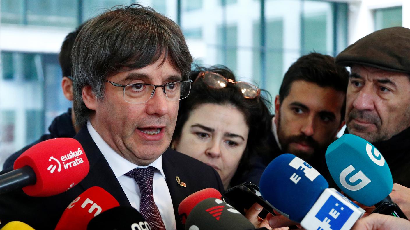 Puigdemont parla con i giornalisti a Bruxelles