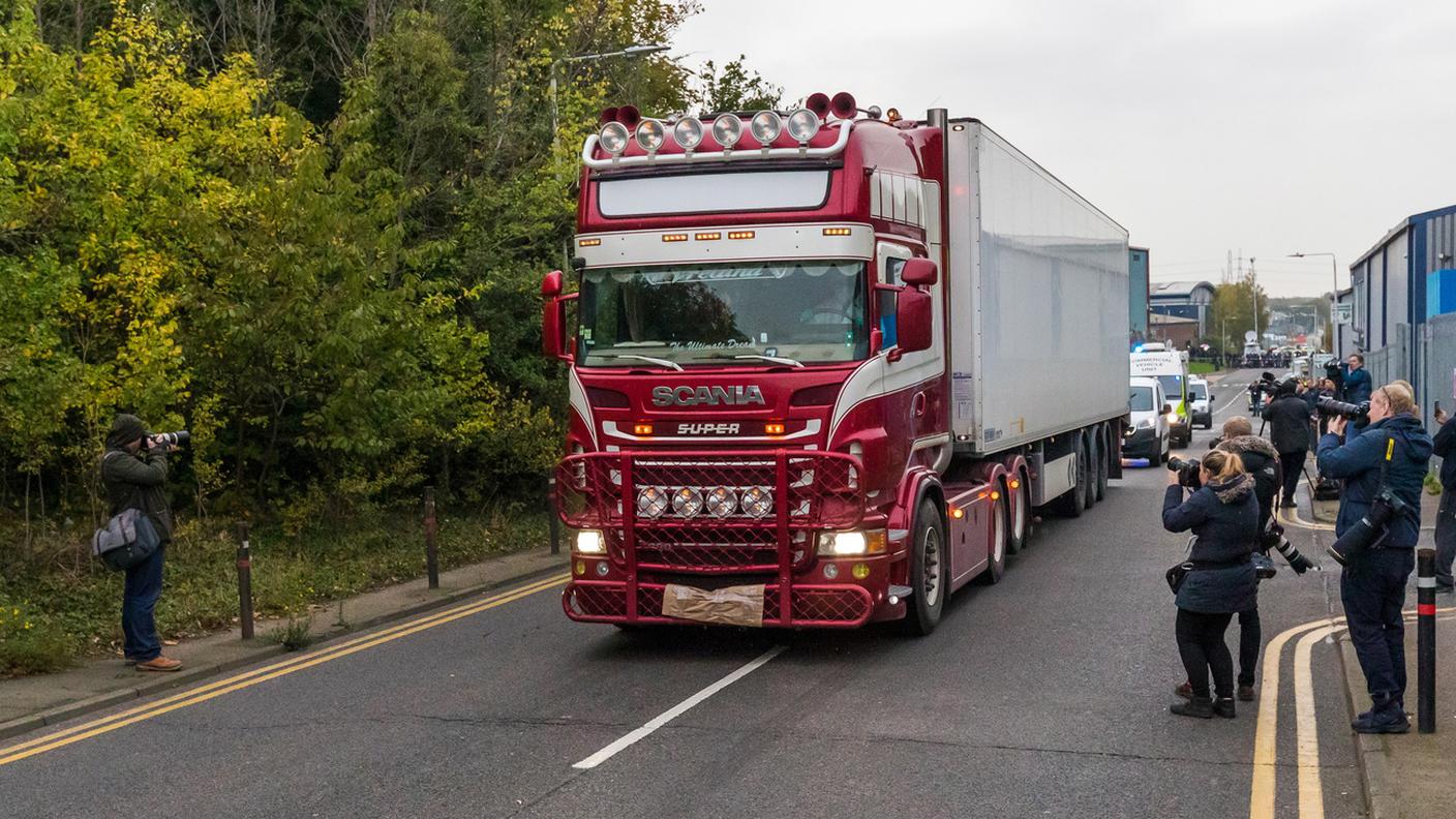 Sono saliti a quattro, venerdì, gli arresti effettuati dalla polizia britannica in relazione all'inchiesta sul camion con i 39 morti sequestrato a Grays, presso Londra