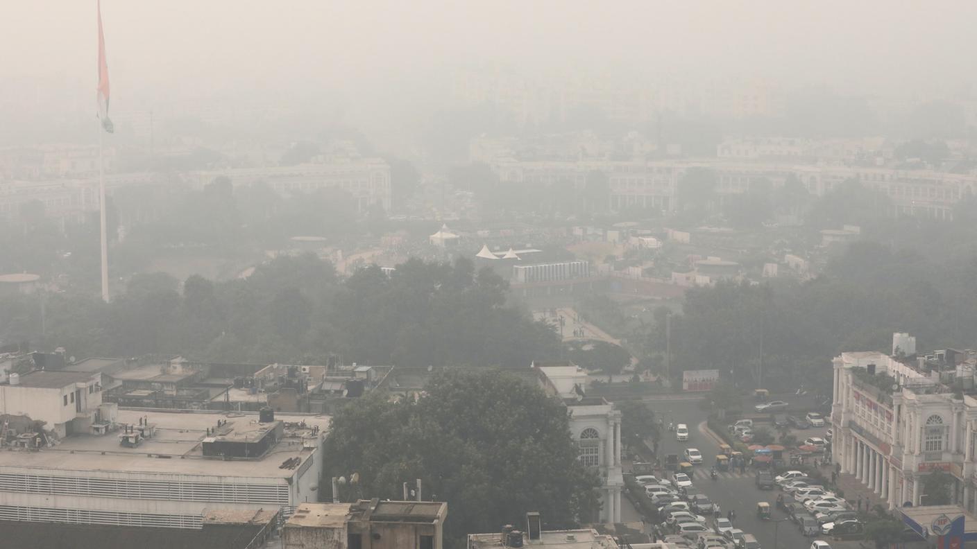 Un coltre di fumo copre la capitale indiana