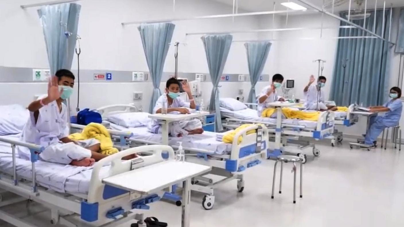 I ragazzi poco prima di lasciare l'ospedale