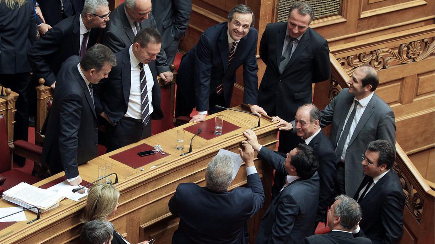 Grecia Parlamento 29.04.2013 ky.JPG