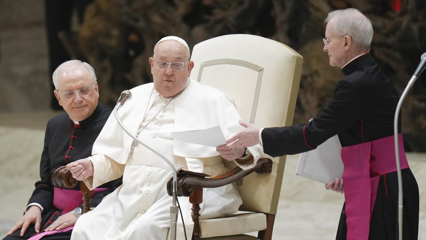 Mercoledì Papa Francesco aveva rinunciato a leggere un documento durante l'udienza generale KEY (1).jpg