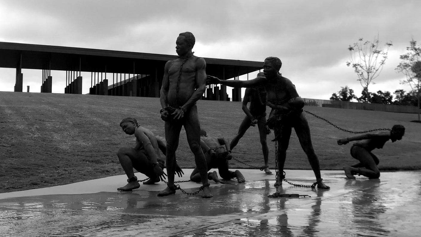 Il Memoriale per la giustizia e la pace, un monumento unico negli Stati Uniti. E' dedicato alle oltre 4mila vittime di linciaggi, in maggioranza afro-americani.jpeg