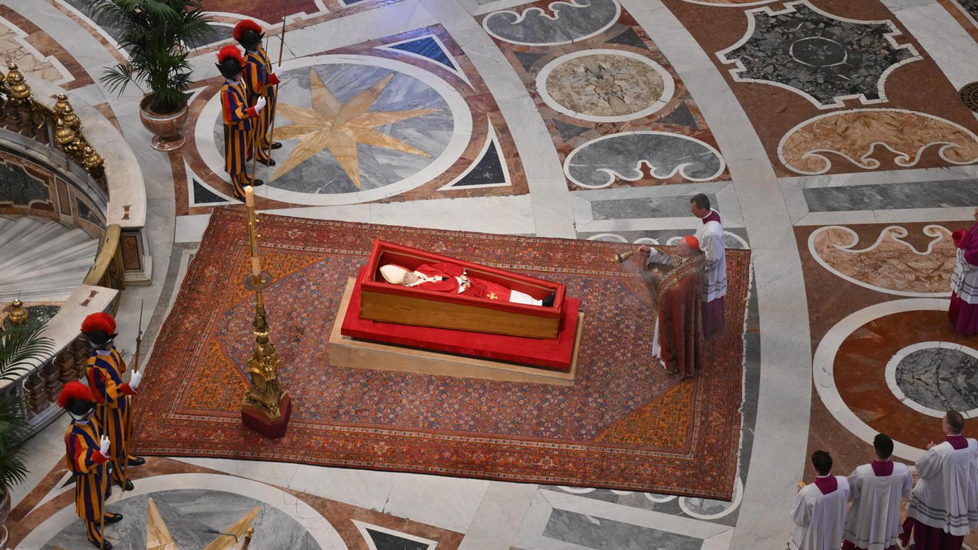 La bara in San Pietro