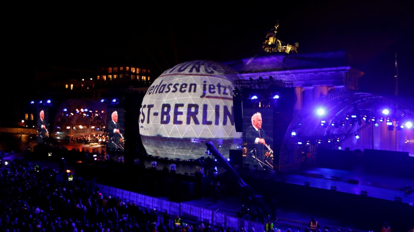 Una decisione, a pochi giorni dalle celebrazioni per i 30 anni dalla caduta del muro di Berlino
