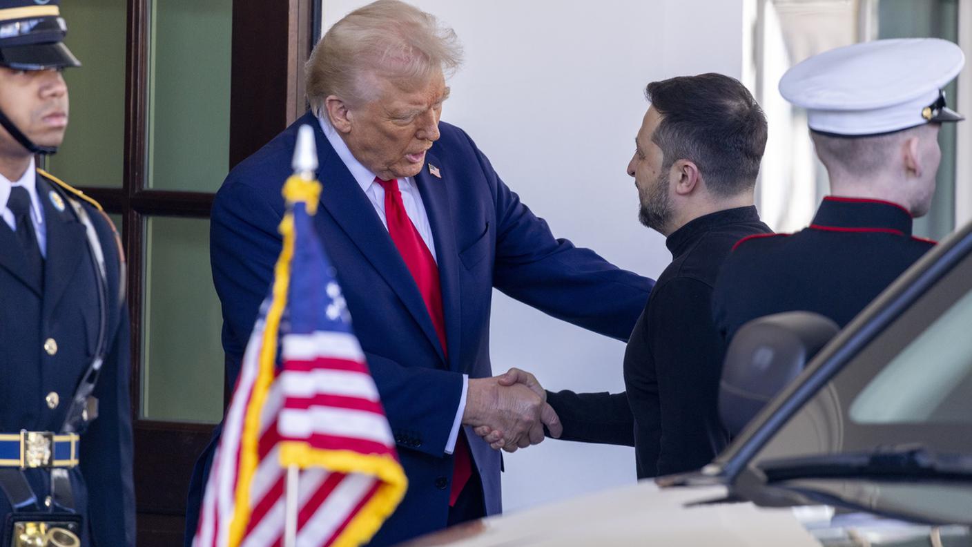 Trump e Zelensky in un incontro prima del faccia a faccia tempestoso alla Casa Bianca