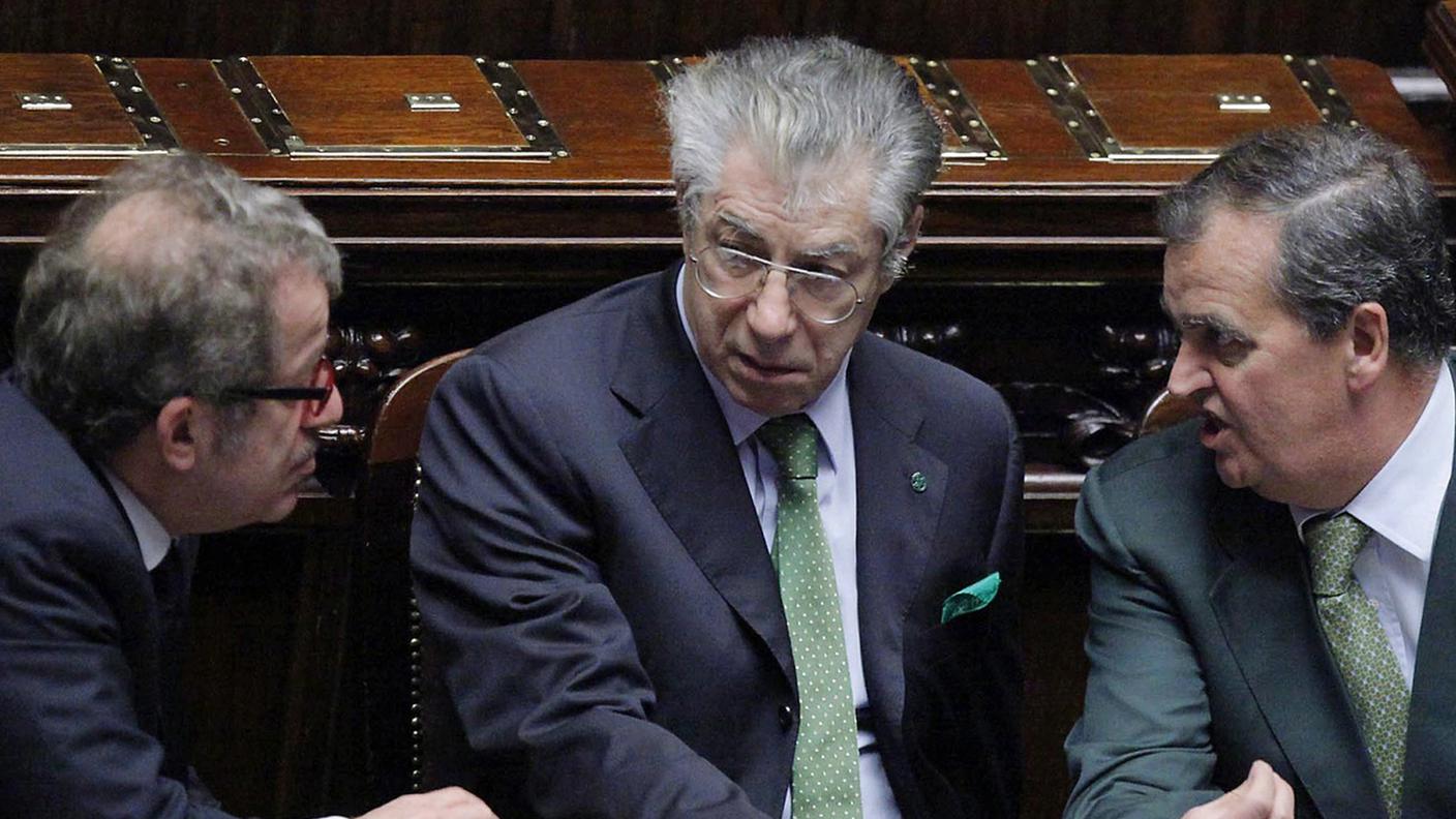 Il fondatore della Lega Nord italiana, Umberto Bossi (al centro della foto)