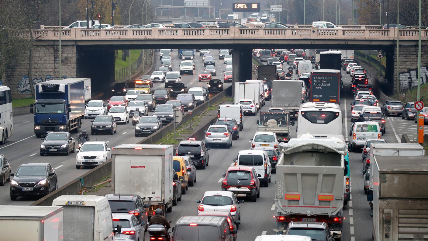 Enormi disagi sulle strade della Capitale francese