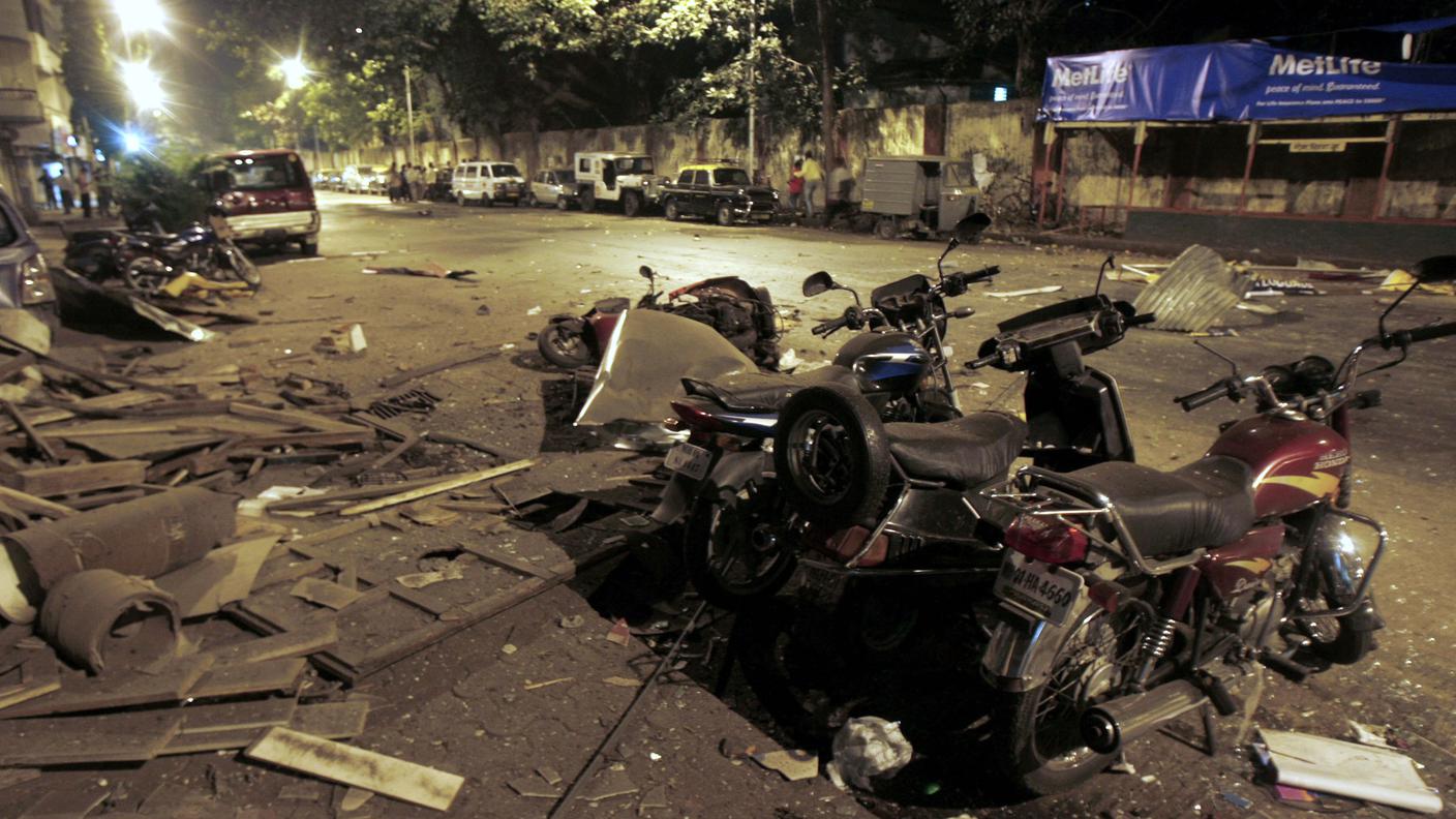 2008-11-26T120000Z_365886927_GM1E4BR0DS901_RTRMADP_3_INDIA-MUMBAI-SHOOTINGS.JPG