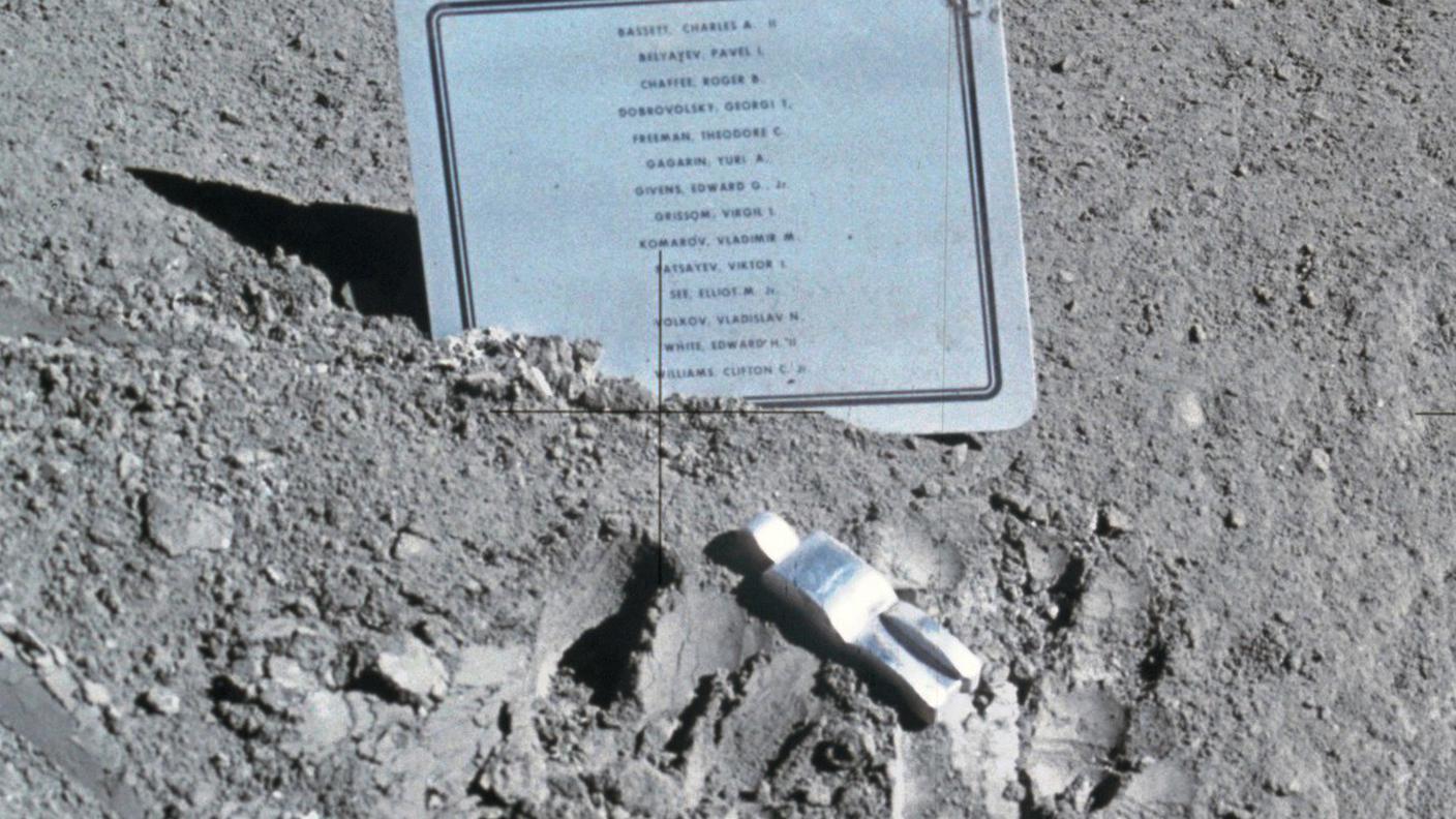 Fallen_Astronaut.jpg