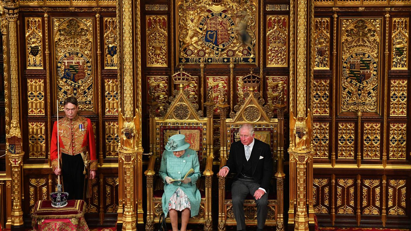 Cerimoniale ridotto all'osso per il discorso della regina del programma di Johnson