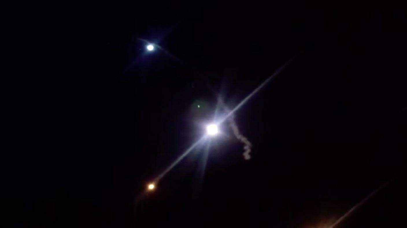 Il lancio nella notte, in immagini diffuse dalla tv iraniana