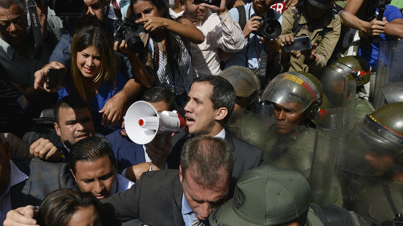 Il leader dell'opposizione Guaidò continua la sua battaglia per scalzare il presidente Maduro