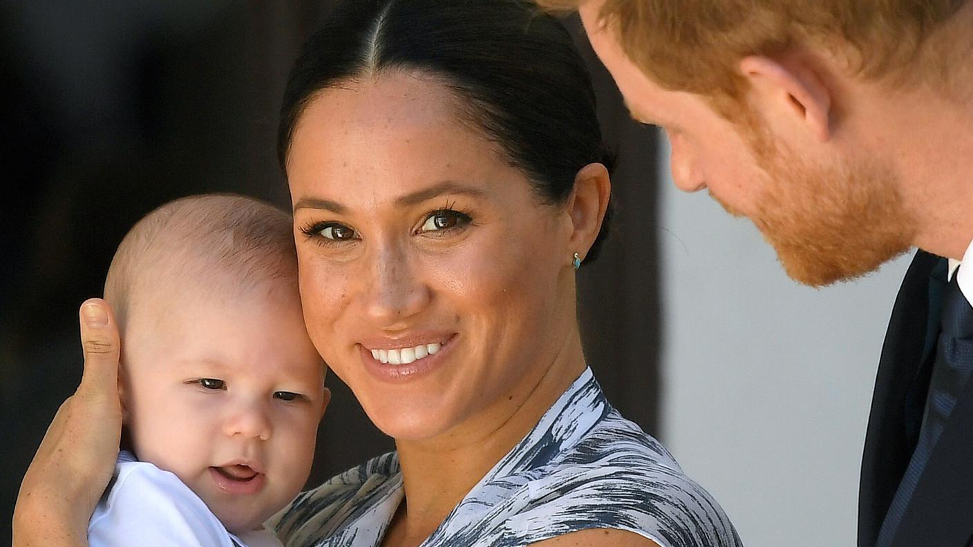 Meghan è tornata in Canada da Archie e Harry risolverà le questioni interne alla famiglia reale