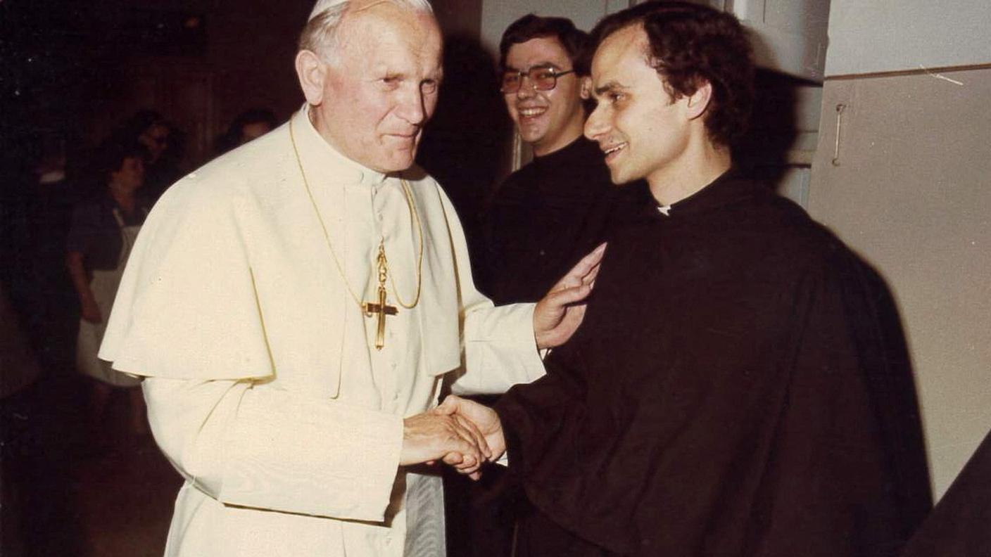 2025-05-09T002104Z_94392605_RC20EEALR6HJ_RTRMADP_3_POPE-LEO.JPG