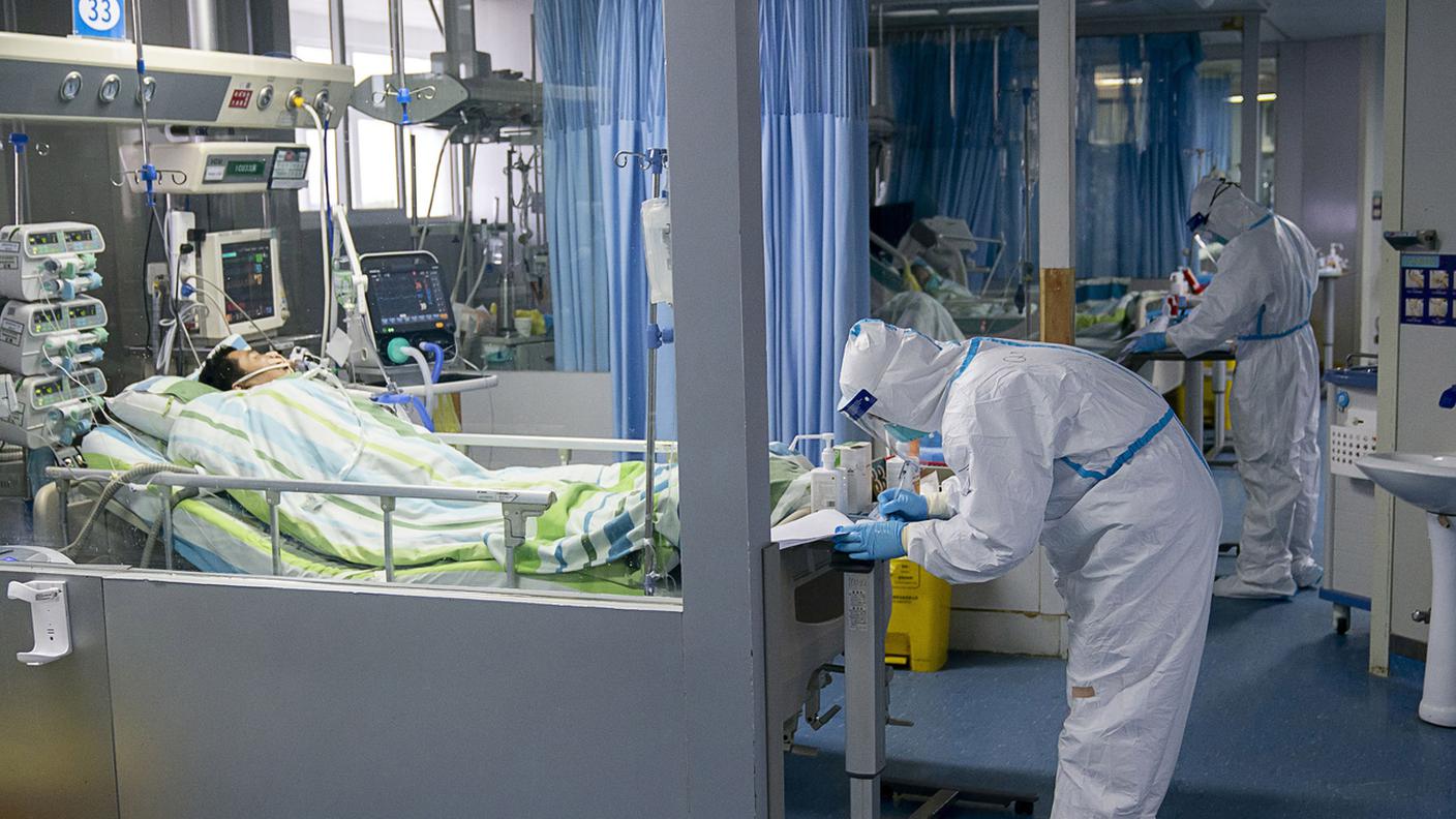 Un paziente ricoverato all'ospedale Zhongnan, dell'università di Wuhan 
