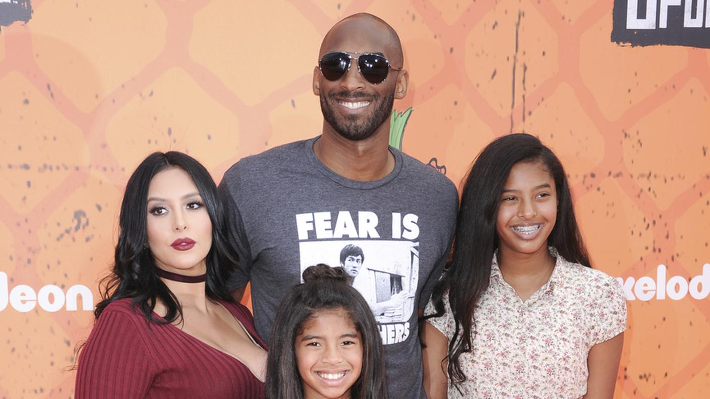 Vanessa Laine, Kobe Bryant e le figlie Natalia e Gianna in una foto del 2016