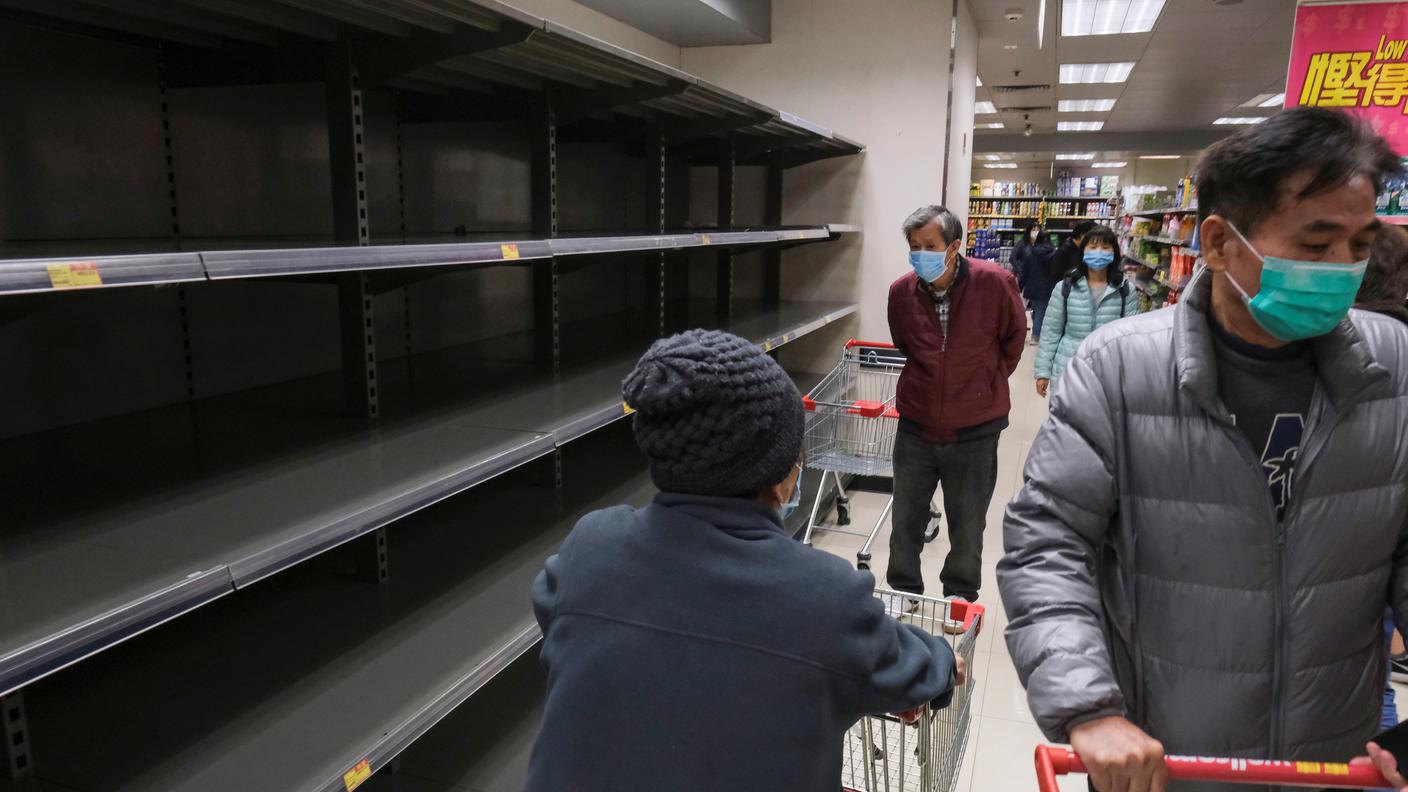 Supermercati presi d'assalto a Hong Kong